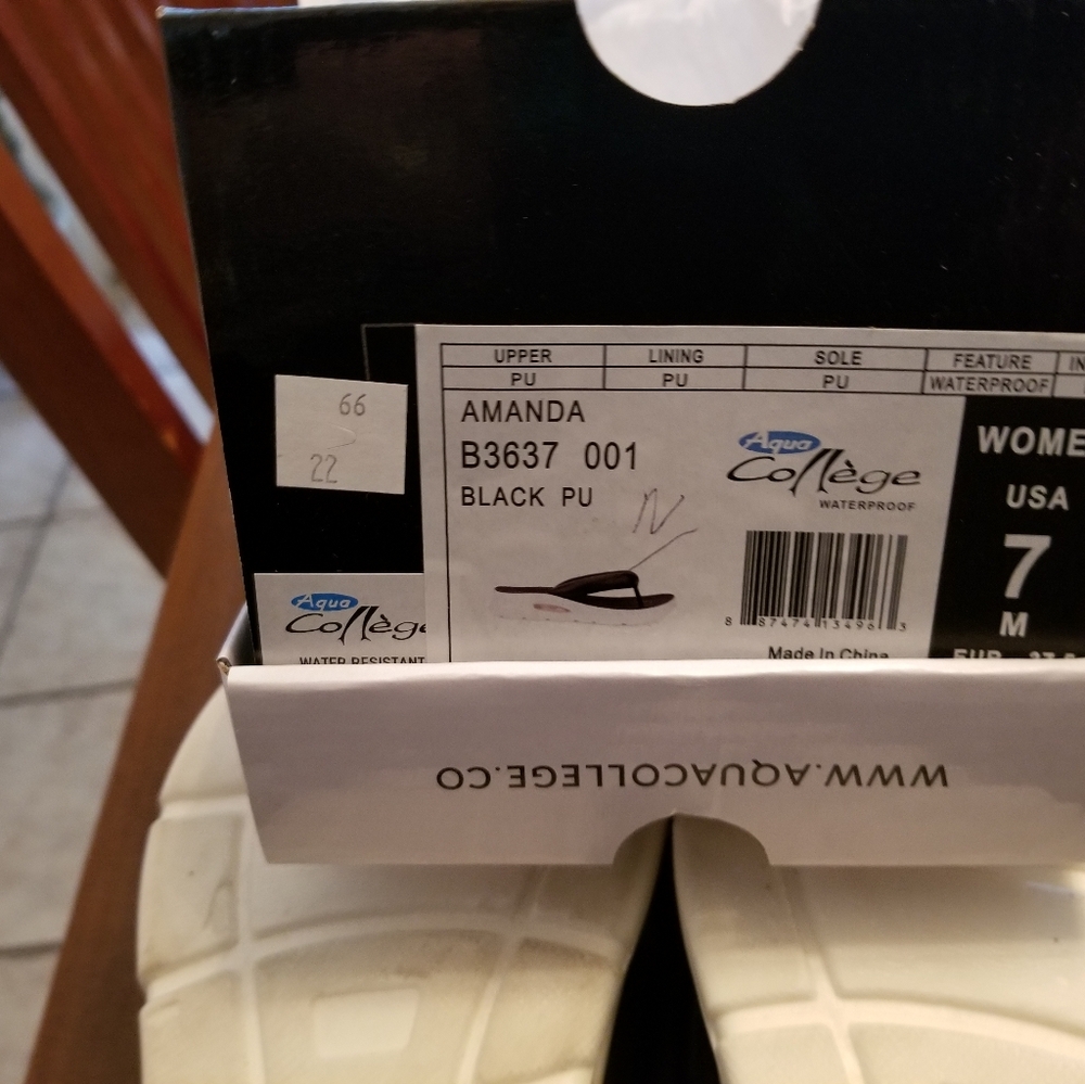 NIB Aqua College flip flops waterproof Amanda size 7. Bottoms show tried on. - Picture 7 of 7